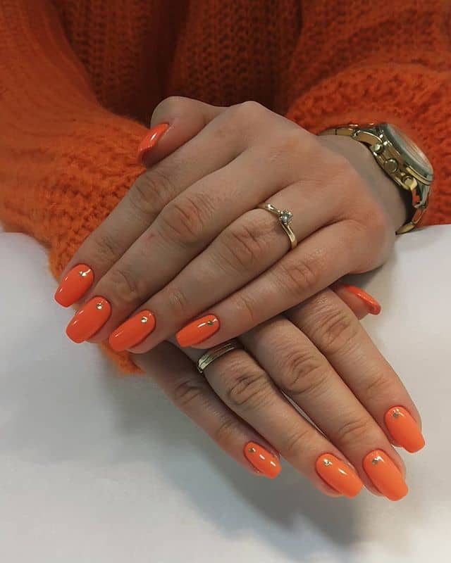 Gel nails with rhinestones