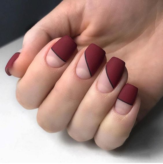 Unghii gel burgundy