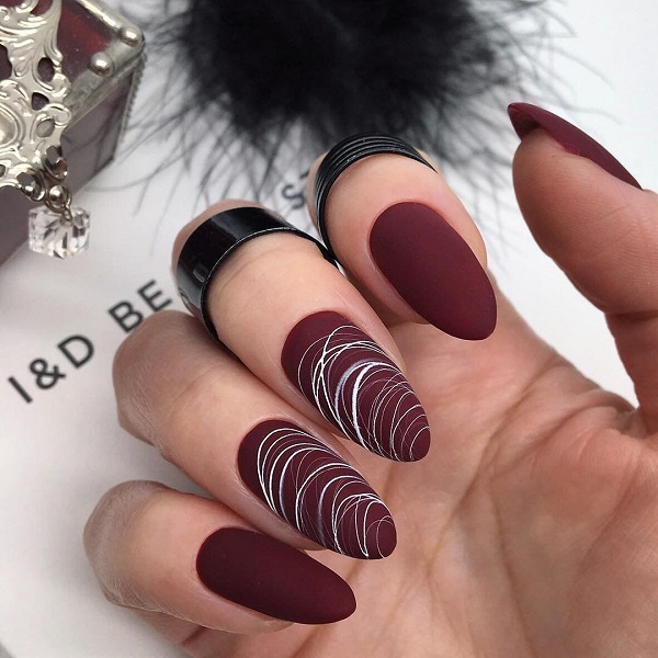 Unghii gel burgundy